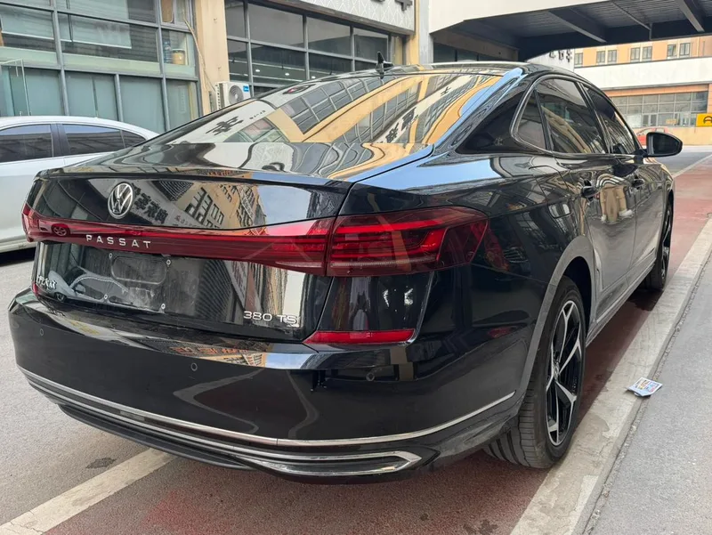 Volkswagen Passat 2025 Expart 380TSI Version dragon étoilé intérieur photo 9 Volkswagen Passat 2025 Expart 380TSI Version dragon étoilé intérieur photo 9