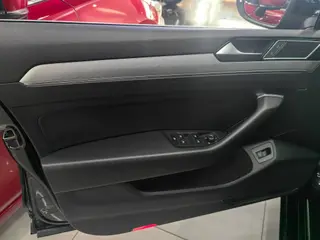 Volkswagen Magotan 2019 330TSI DSG Leading Type Country VI exterior photo 7 Volkswagen Magotan 2019 330TSI DSG Leading Type Country VI exterior photo 7