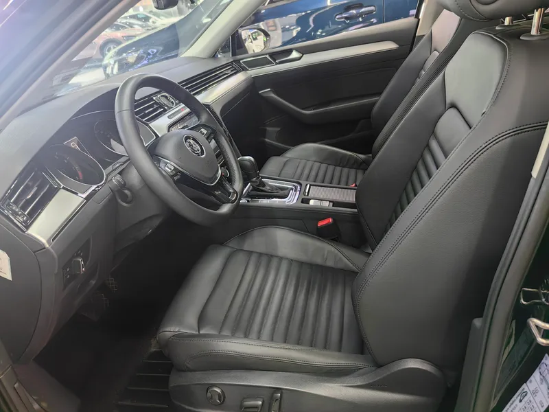Volkswagen Magotan 2019 330TSI DSG Leading Type Country VI exterior photo 8 Volkswagen Magotan 2019 330TSI DSG Leading Type Country VI exterior photo 8