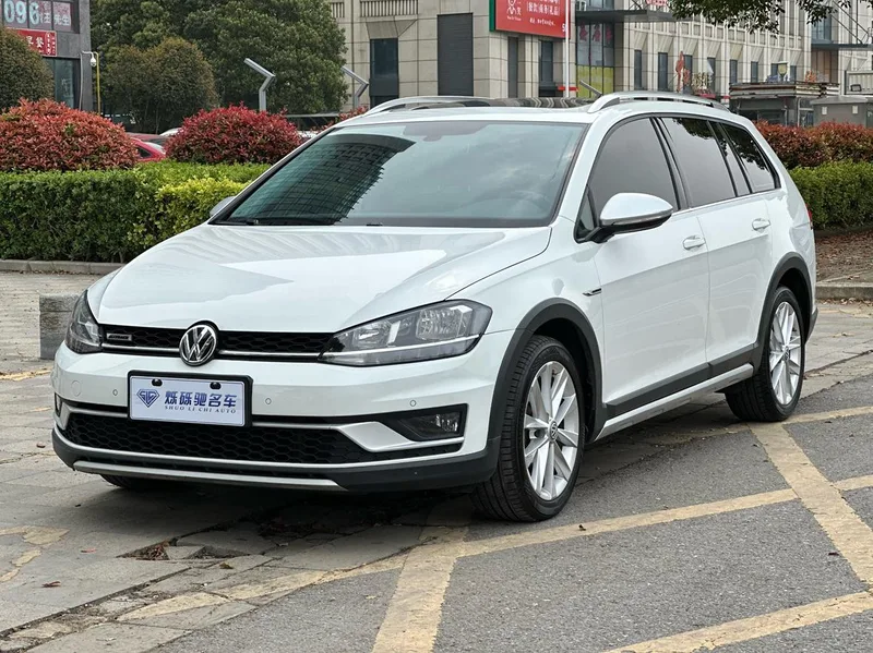 Volkswagen Golf 2019 1.8TSI Travel version exterior photo 1 Volkswagen Golf 2019 1.8TSI Travel version exterior photo 1