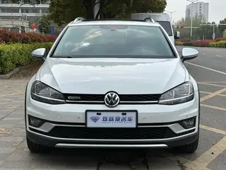 Volkswagen Golf 2019 1.8TSI Travel version exterior photo 2 Volkswagen Golf 2019 1.8TSI Travel version exterior photo 2