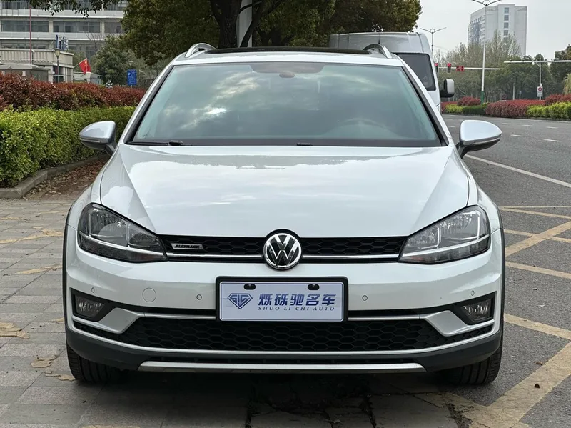Volkswagen Golf 2019 1.8TSI Travel version exterior photo 2 Volkswagen Golf 2019 1.8TSI Travel version exterior photo 2