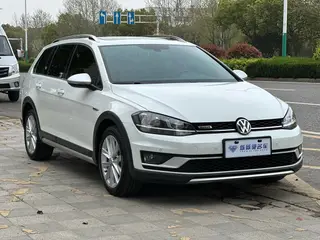 Volkswagen Golf 2019 1.8TSI Travel version exterior photo 3 Volkswagen Golf 2019 1.8TSI Travel version exterior photo 3