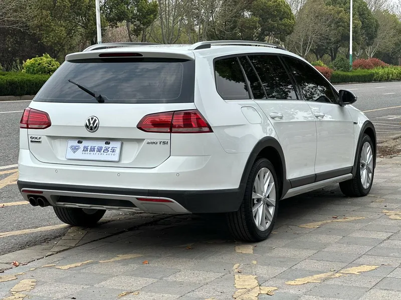 Volkswagen Golf 2019 1.8TSI Travel version exterior photo 4 Volkswagen Golf 2019 1.8TSI Travel version exterior photo 4