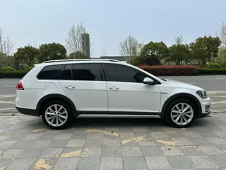 Volkswagen Golf 2019 1.8TSI Travel version exterior photo 7 Volkswagen Golf 2019 1.8TSI Travel version exterior photo 7