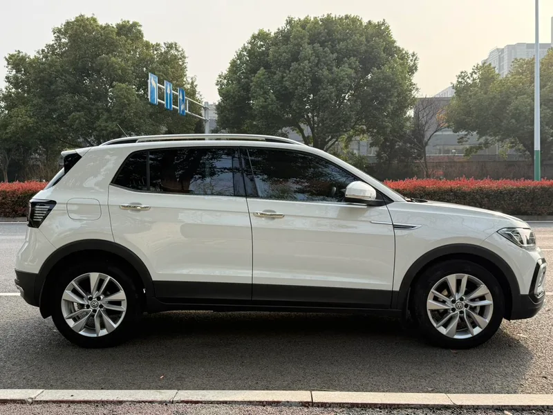 Volkswagen T-Cross 2019 280TSI DSG Comfort Edition interior photo 17 Volkswagen T-Cross 2019 280TSI DSG Comfort Edition interior photo 17