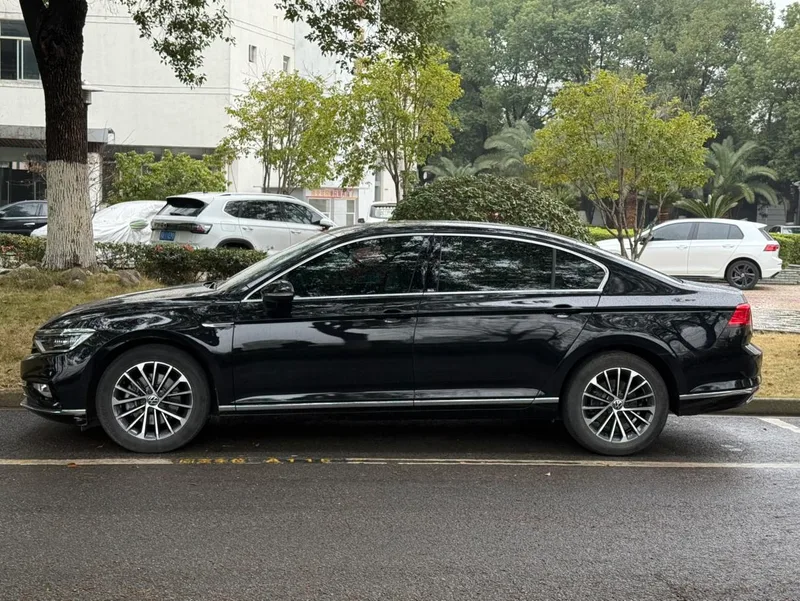 Volkswagen Magotan 2020 330TSI DSG Luxury type exterior photo 3 Volkswagen Magotan 2020 330TSI DSG Luxury type exterior photo 3