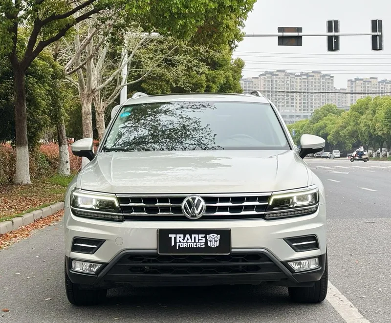 Volkswagen Tiguan L 2017 380TSI Automatic four-wheel drive deluxe edition exterior photo 2 Volkswagen Tiguan L 2017 380TSI Automatic four-wheel drive deluxe edition exterior photo 2