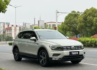 Volkswagen Tiguan L 2017 380TSI Automatic four-wheel drive deluxe edition exterior photo 3 Volkswagen Tiguan L 2017 380TSI Automatic four-wheel drive deluxe edition exterior photo 3