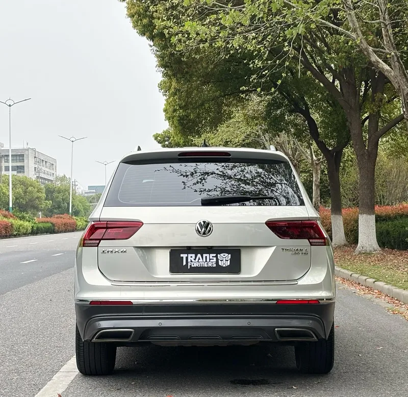 Volkswagen Tiguan L 2017 380TSI Automatic four-wheel drive deluxe edition exterior photo 5 Volkswagen Tiguan L 2017 380TSI Automatic four-wheel drive deluxe edition exterior photo 5