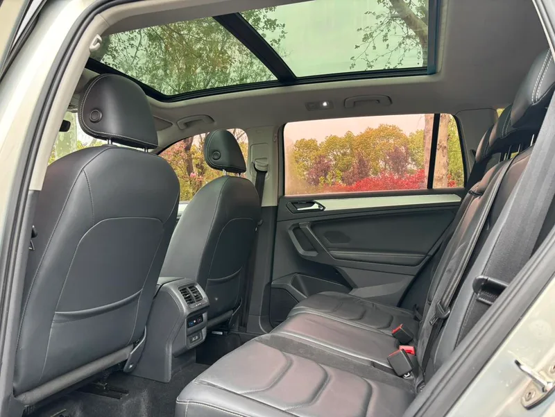 Volkswagen Tiguan L 2017 380TSI Automatic four-wheel drive deluxe edition exterior photo 8 Volkswagen Tiguan L 2017 380TSI Automatic four-wheel drive deluxe edition exterior photo 8