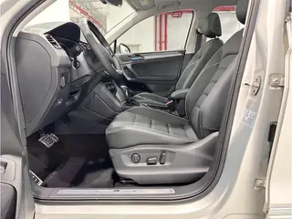 Volkswagen Tiguan L 2020 330TSI Automatic two-wheel drive R-Line Flagship Edition Country VI interior photo 12 Volkswagen Tiguan L 2020 330TSI Automatic two-wheel drive R-Line Flagship Edition Country VI interior photo 12