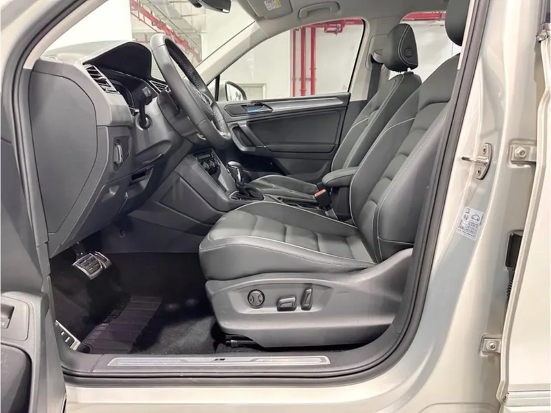 Volkswagen Tiguan L 2020 330TSI Automatic two-wheel drive R-Line Flagship Edition Country VI interior photo 12 Volkswagen Tiguan L 2020 330TSI Automatic two-wheel drive R-Line Flagship Edition Country VI interior photo 12