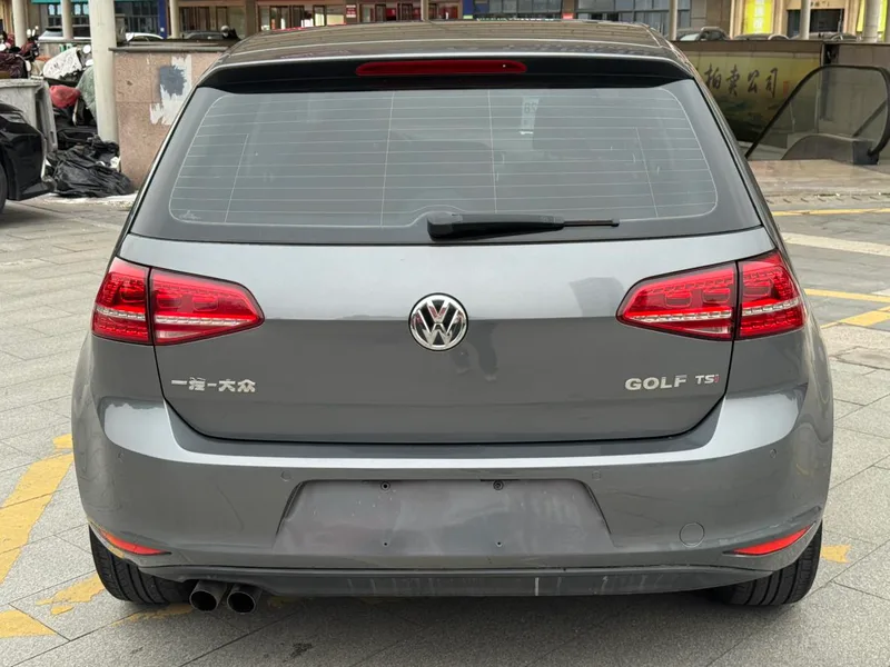 Volkswagen Golf 2015 1.4TSI Type confort automatique extérieur photo 5 Volkswagen Golf 2015 1.4TSI Type confort automatique extérieur photo 5