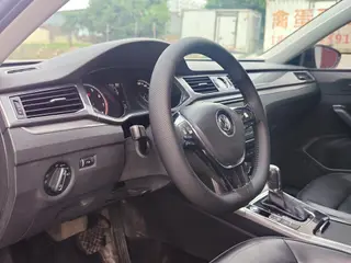 Volkswagen Passat 2017 330TSI DSG Édition honorée extérieur photo 4