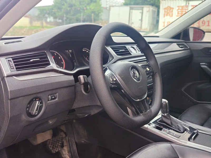 Volkswagen Passat 2017 330TSI DSG Édition honorée extérieur photo 4