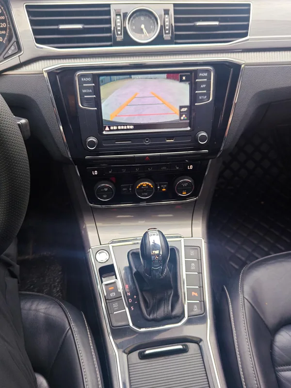 Volkswagen Passat 2017 330TSI DSG Édition honorée intérieur photo 8