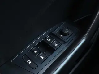 Volkswagen T-Cross 2018 230TSI DSG Модная модель с двумя приводами Страна В. интерьер фото 16