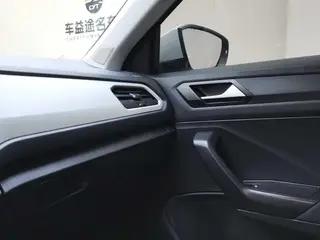 Volkswagen T-Cross 2018 230TSI DSG Модная модель с двумя приводами Страна В. интерьер фото 18