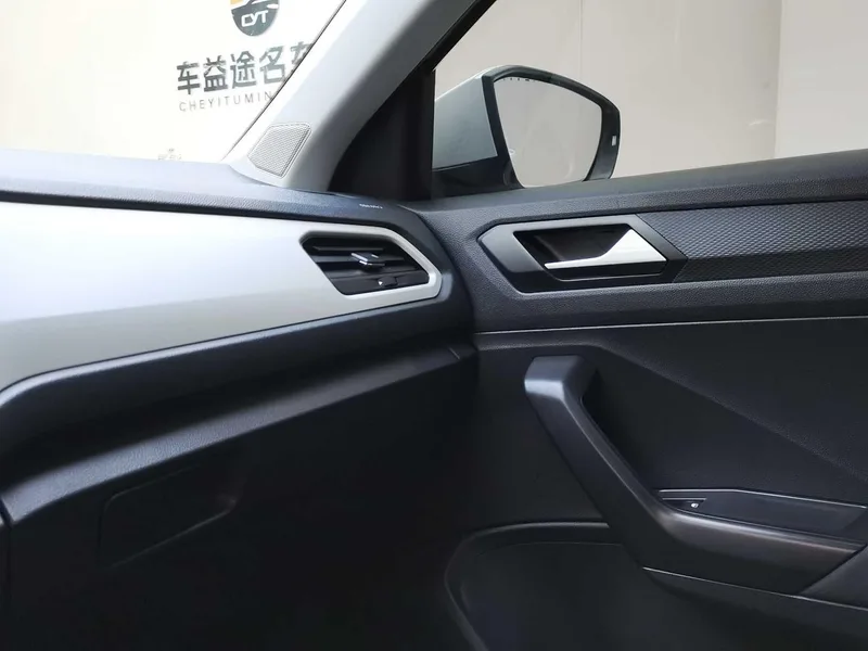 Volkswagen T-Cross 2018 230TSI DSG Модная модель с двумя приводами Страна В. интерьер фото 18
