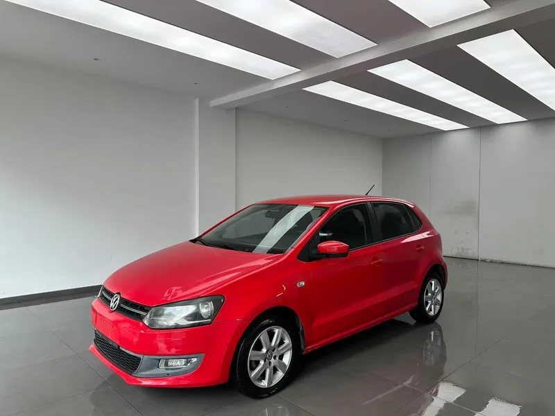 Volkswagen Polo 2013 1.4L Version confort automatique extérieur photo 1 Volkswagen Polo 2013 1.4L Version confort automatique extérieur photo 1
