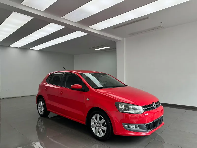 Volkswagen Polo 2013 1.4L Version confort automatique extérieur photo 3 Volkswagen Polo 2013 1.4L Version confort automatique extérieur photo 3