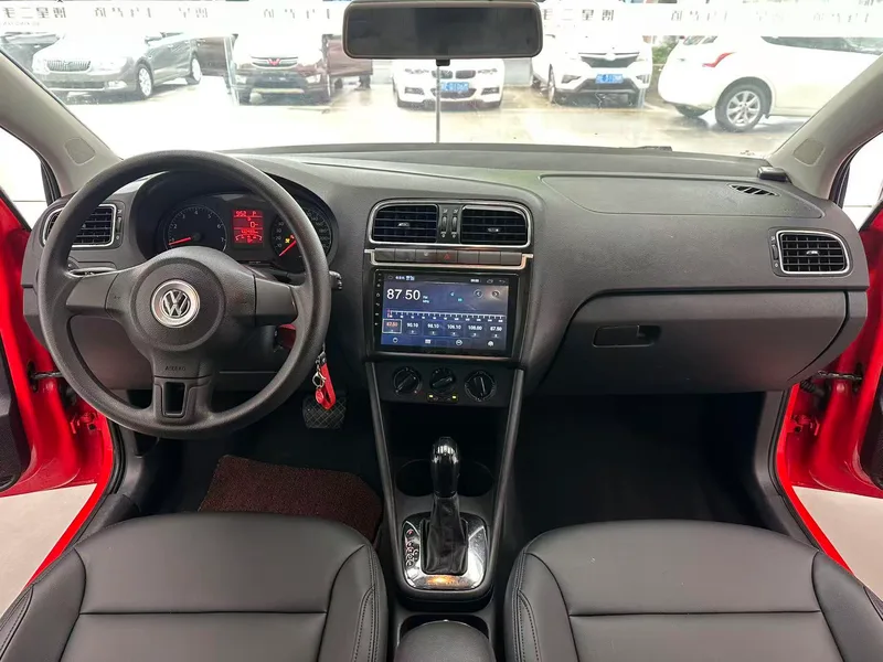 Volkswagen Polo 2013 1.4L Version confort automatique extérieur photo 5 Volkswagen Polo 2013 1.4L Version confort automatique extérieur photo 5
