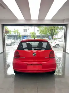 Volkswagen Polo 2013 1.4L Version confort automatique intérieur photo 8 Volkswagen Polo 2013 1.4L Version confort automatique intérieur photo 8