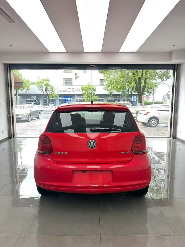 Volkswagen Polo 2013 1.4L Version confort automatique intérieur photo 8 Volkswagen Polo 2013 1.4L Version confort automatique intérieur photo 8