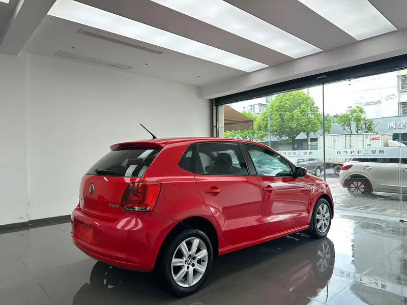 Volkswagen Polo 2013 1.4L Version confort automatique intérieur photo 9 Volkswagen Polo 2013 1.4L Version confort automatique intérieur photo 9