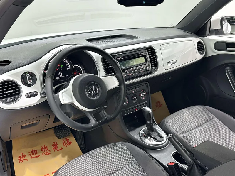 Volkswagen Beetle 2015 180TSI interior photo 11 Volkswagen Beetle 2015 180TSI interior photo 11