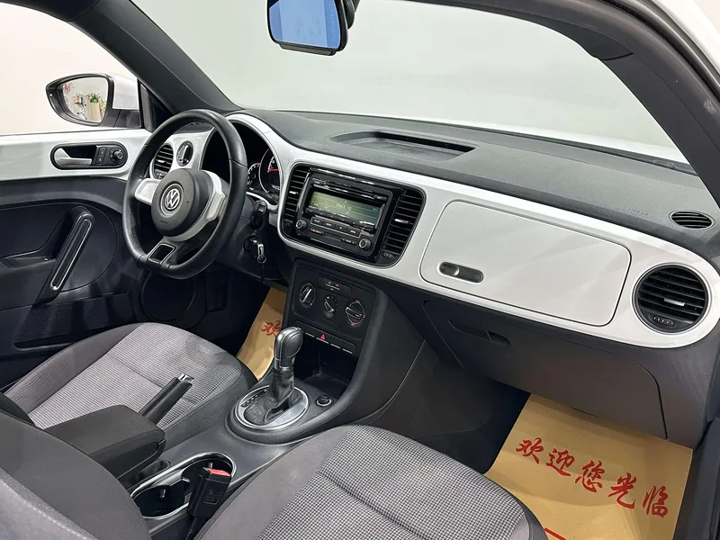 Volkswagen Beetle 2015 180TSI interior photo 14 Volkswagen Beetle 2015 180TSI interior photo 14