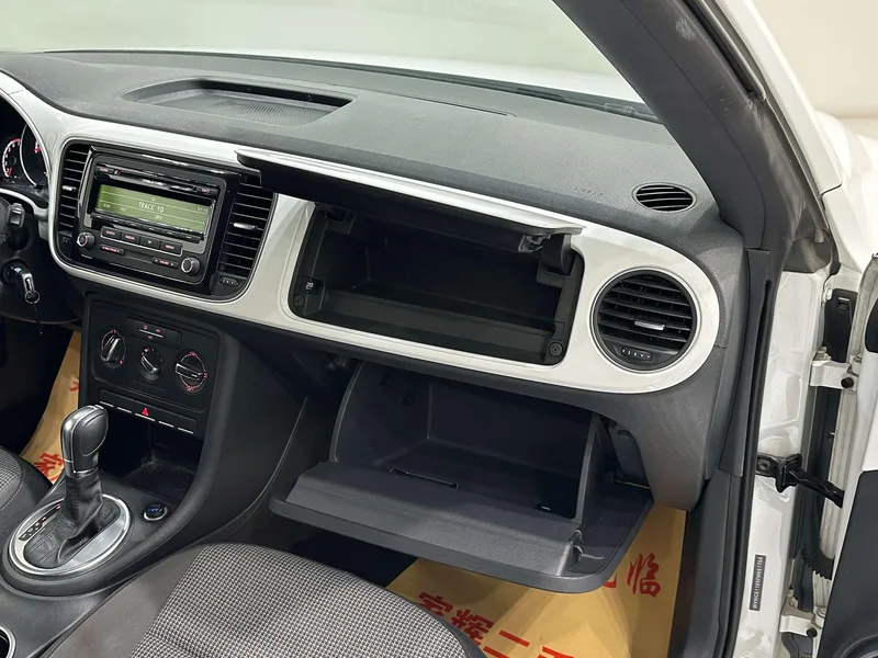 Volkswagen Beetle 2015 180TSI interior photo 16 Volkswagen Beetle 2015 180TSI interior photo 16