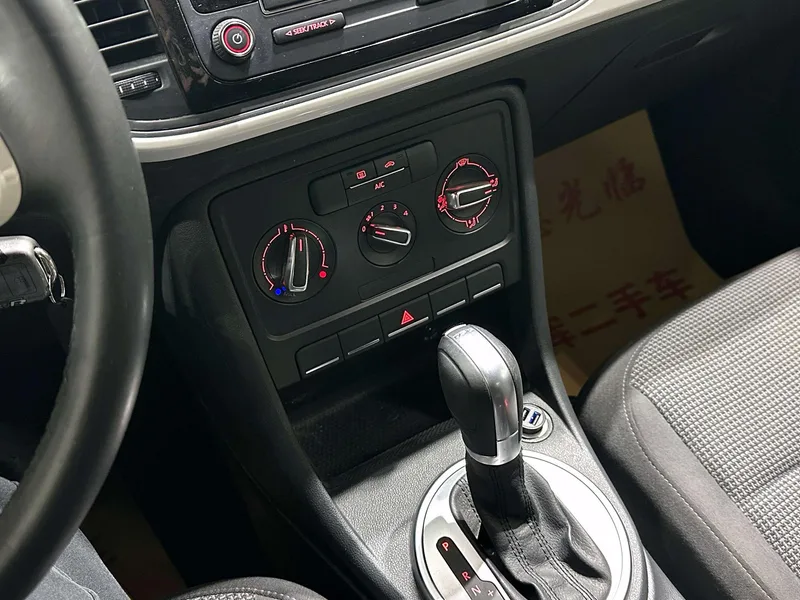 Volkswagen Beetle 2015 180TSI interior photo 18 Volkswagen Beetle 2015 180TSI interior photo 18