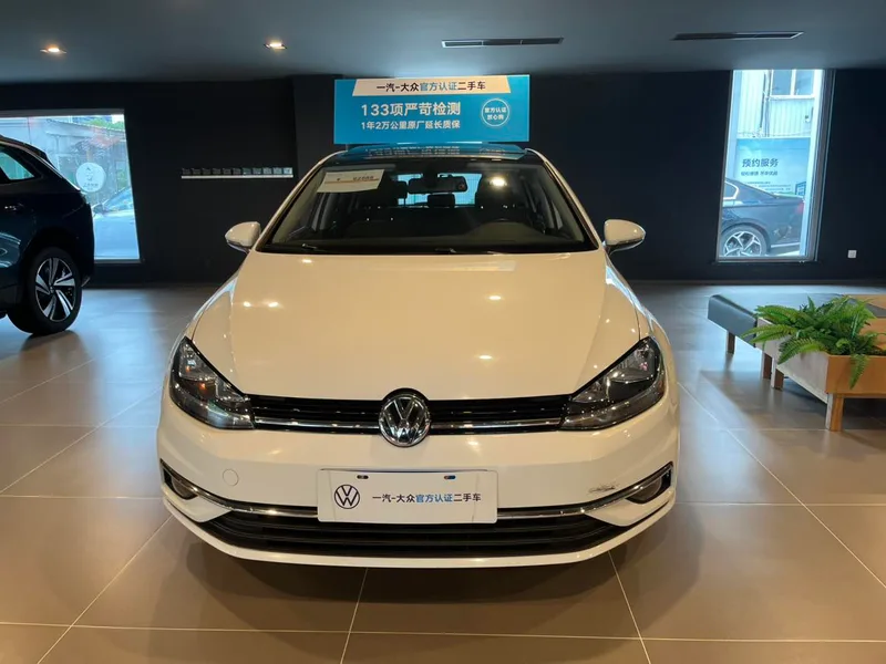 Volkswagen Golf 2019 280TSI DSG Comfortable Country VI exterior photo 2 Volkswagen Golf 2019 280TSI DSG Comfortable Country VI exterior photo 2