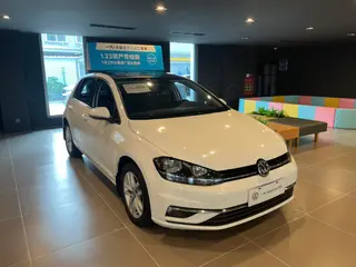 Volkswagen Golf 2019 280TSI DSG Comfortable Country VI exterior photo 3 Volkswagen Golf 2019 280TSI DSG Comfortable Country VI exterior photo 3