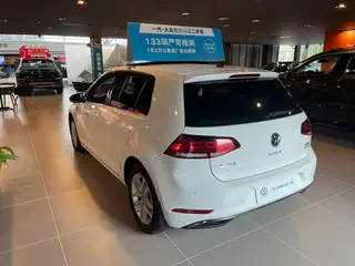 Volkswagen Golf 2019 280TSI DSG Comfortable Country VI interior photo 7 Volkswagen Golf 2019 280TSI DSG Comfortable Country VI interior photo 7