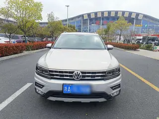 Volkswagen Tiguan L 2018 380TSI Automatic four-wheel drive deluxe edition exterior photo 4 Volkswagen Tiguan L 2018 380TSI Automatic four-wheel drive deluxe edition exterior photo 4