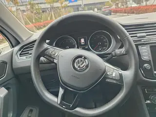 Volkswagen Tiguan L 2018 380TSI Automatic four-wheel drive deluxe edition interior photo 8 Volkswagen Tiguan L 2018 380TSI Automatic four-wheel drive deluxe edition interior photo 8
