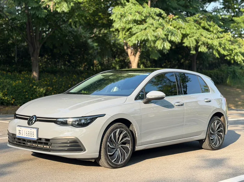 Volkswagen Golf 2023 Restyling 280TSI DSG Pro exterior photo 1 Volkswagen Golf 2023 Restyling 280TSI DSG Pro exterior photo 1