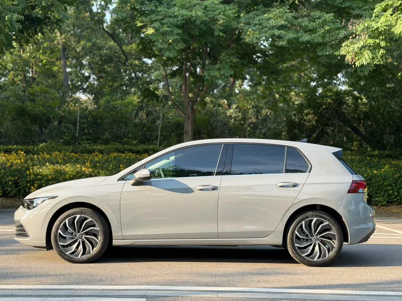 Volkswagen Golf 2023 Restyling 280TSI DSG Pro exterior photo 4 Volkswagen Golf 2023 Restyling 280TSI DSG Pro exterior photo 4