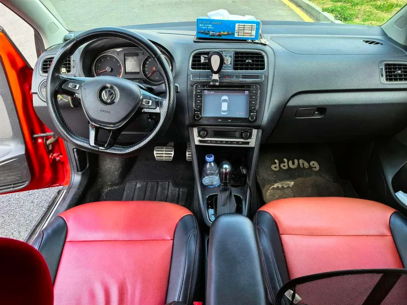 Volkswagen Polo 2014 1.6L Cross POLO Automatic interior photo 10 Volkswagen Polo 2014 1.6L Cross POLO Automatic interior photo 10