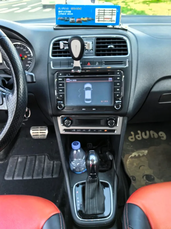 Volkswagen Polo 2014 1.6L Cross POLO Automatic interior photo 11 Volkswagen Polo 2014 1.6L Cross POLO Automatic interior photo 11