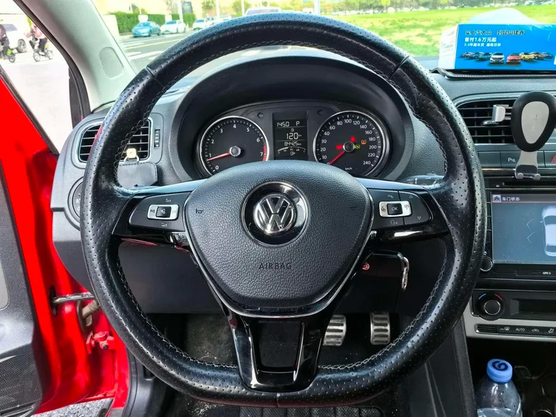 Volkswagen Polo 2014 1.6L Cross POLO Automatic interior photo 12 Volkswagen Polo 2014 1.6L Cross POLO Automatic interior photo 12