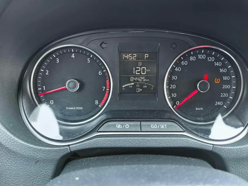 Volkswagen Polo 2014 1.6L Cross POLO Automatic interior photo 14 Volkswagen Polo 2014 1.6L Cross POLO Automatic interior photo 14