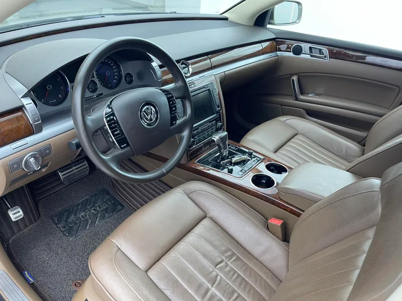 Volkswagen Phaeton 2015 3.0L Version intelligente extérieur photo 5 Volkswagen Phaeton 2015 3.0L Version intelligente extérieur photo 5