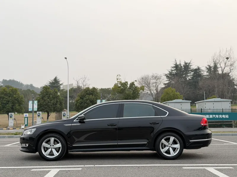 Volkswagen Passat 2014 1.8TSI DSG Your Excellency's Edition exterior photo 4 Volkswagen Passat 2014 1.8TSI DSG Your Excellency's Edition exterior photo 4