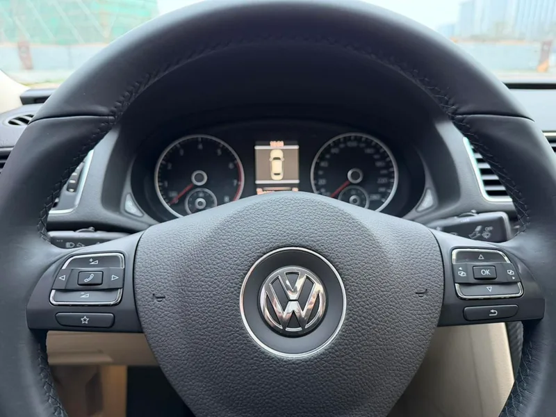 Volkswagen Passat 2014 1.8TSI DSG Your Excellency's Edition interior photo 12 Volkswagen Passat 2014 1.8TSI DSG Your Excellency's Edition interior photo 12