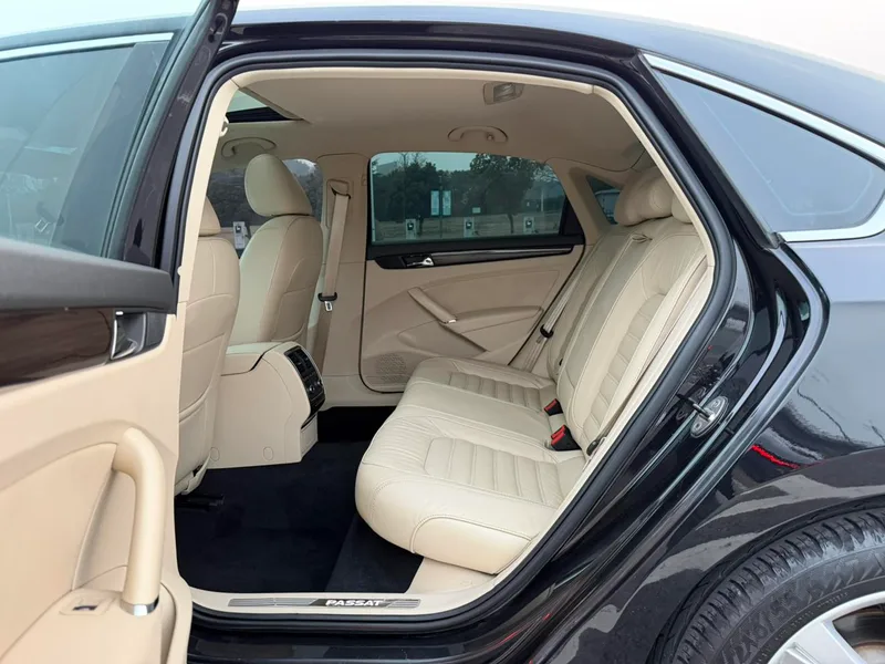 Volkswagen Passat 2014 1.8TSI DSG Your Excellency's Edition interior photo 18 Volkswagen Passat 2014 1.8TSI DSG Your Excellency's Edition interior photo 18