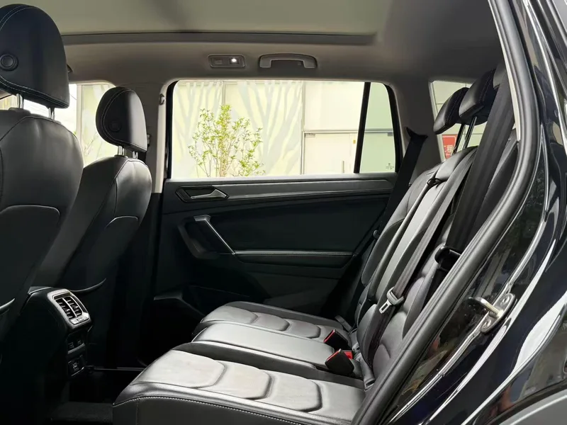Volkswagen Tiguan L 2020 330TSI Automatic two-wheel drive R-Line Flagship Edition Country VI interior photo 8 Volkswagen Tiguan L 2020 330TSI Automatic two-wheel drive R-Line Flagship Edition Country VI interior photo 8